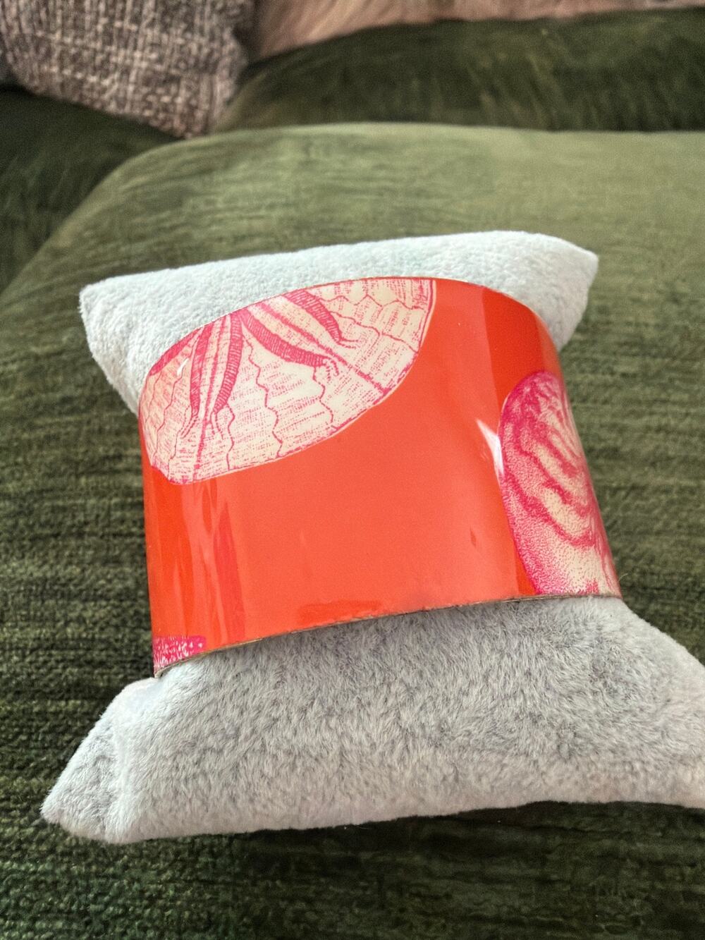 Two's Company Made in India brass cuff bracelet shell print in orange and pink